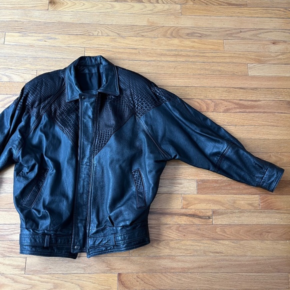 Vintage 80s Black Leather Bomber Jacket - Picture 2 of 11